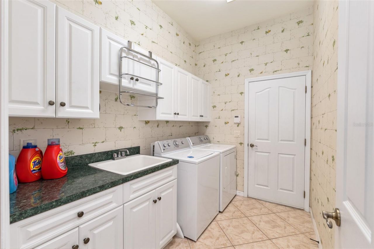 8476 SW 10th Road , Gainesville, FL 32607 Photo