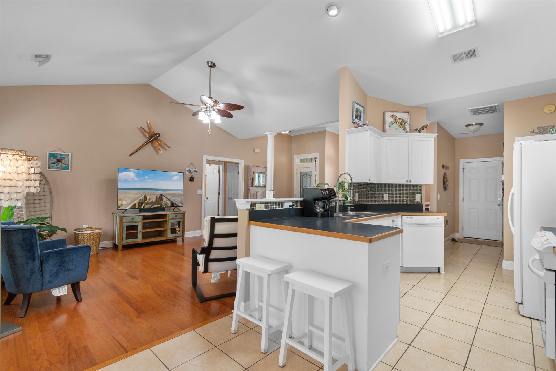 4387 Mccorsley Ave. Photo 6