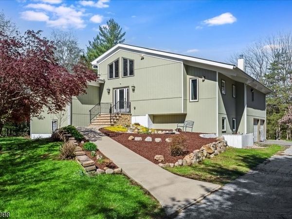 919 Potters Rd, Stillwater, NJ 07860