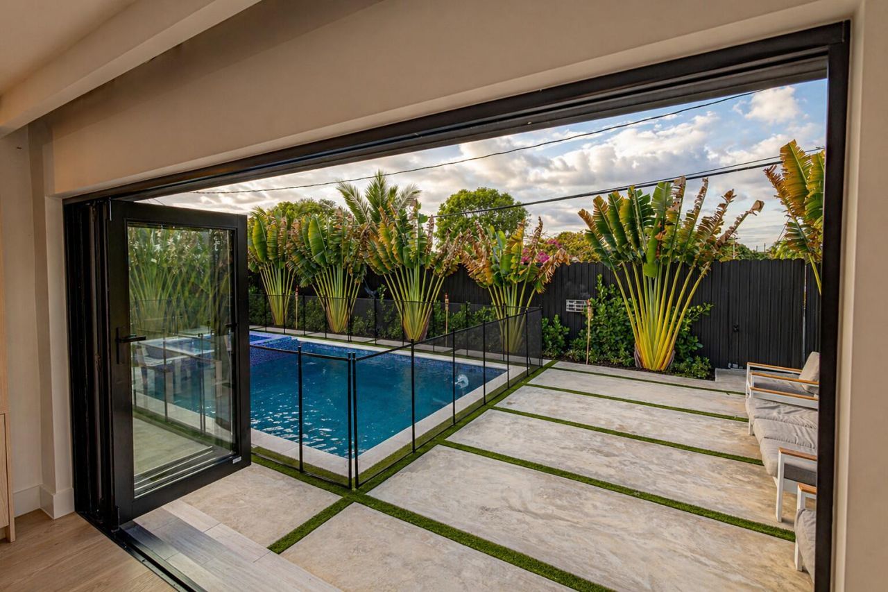 807 Hollywood Place, West Palm Beach, FL 33405 Photo