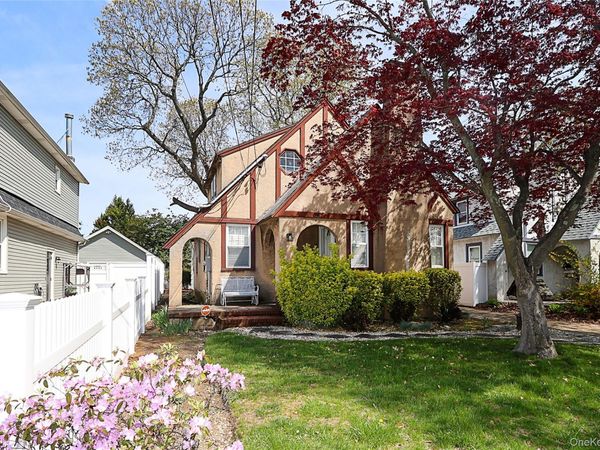 987 Kings Parkway , North Baldwin, NY 11510