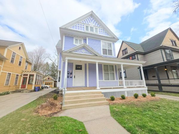 226 College Avenue NE, Grand Rapids, MI 49503