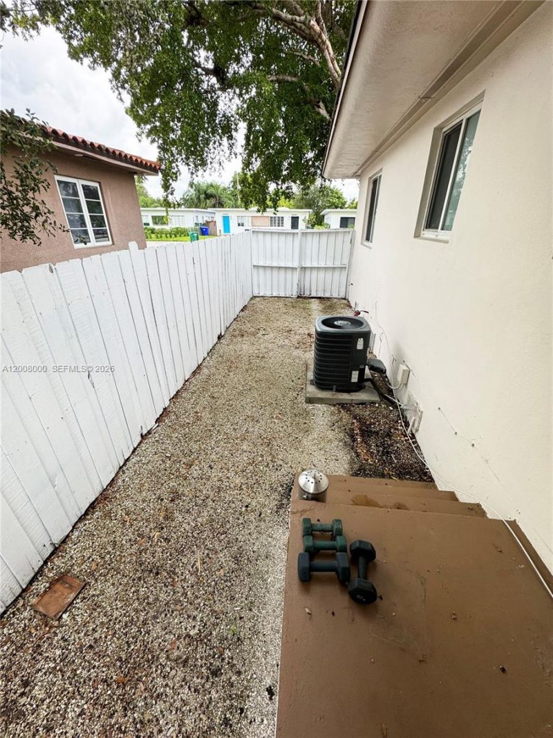 4 NE 47th St, Miami, FL 33137 Photo