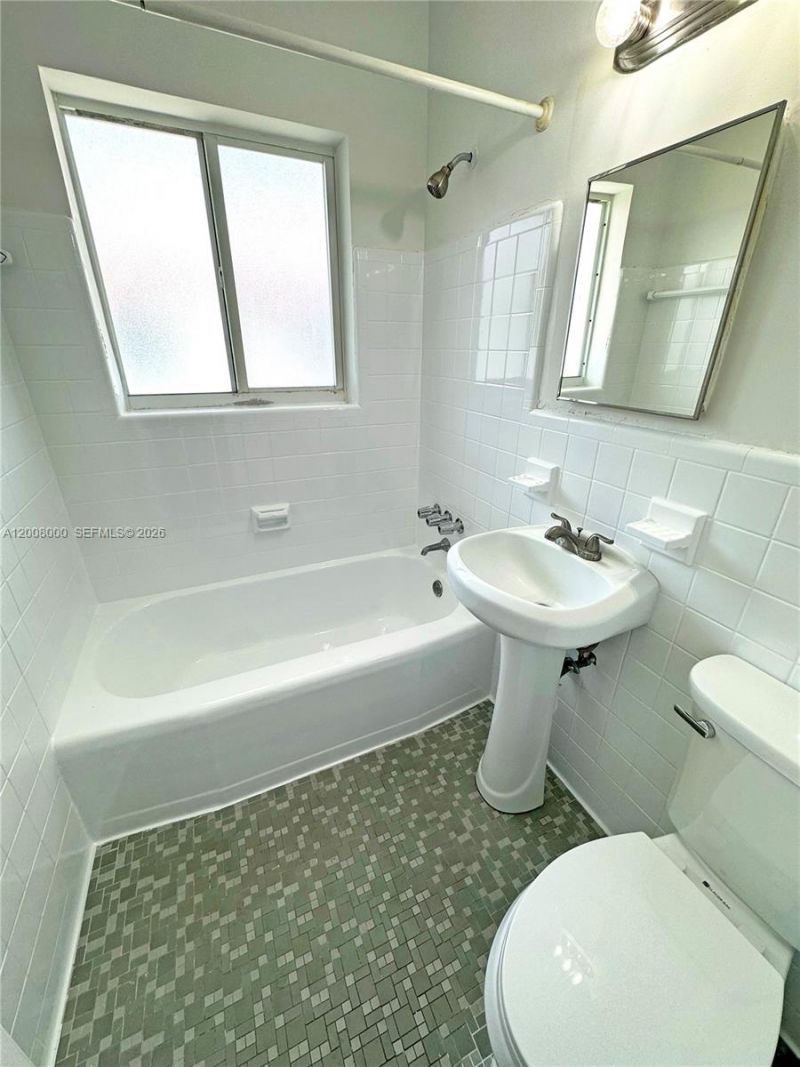 4 NE 47th St, Miami, FL 33137 Photo