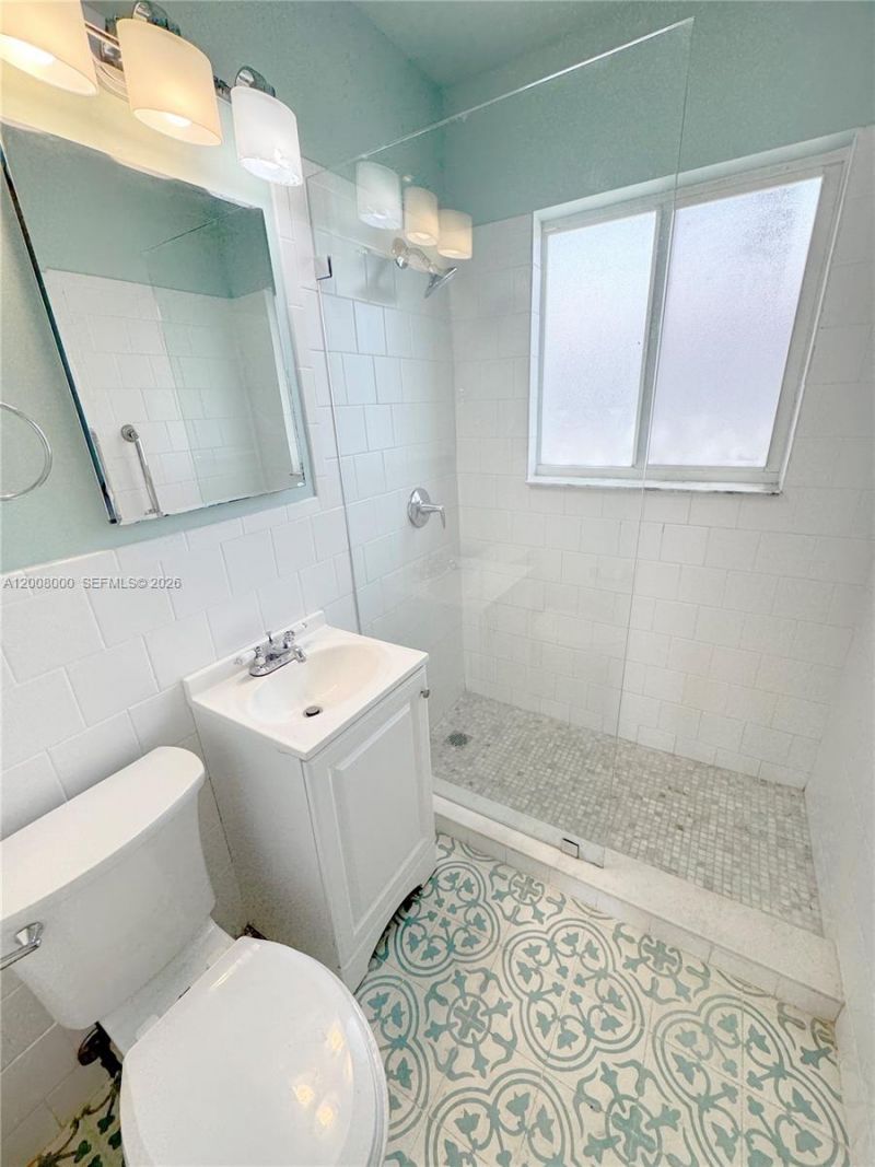 4 NE 47th St, Miami, FL 33137 Photo