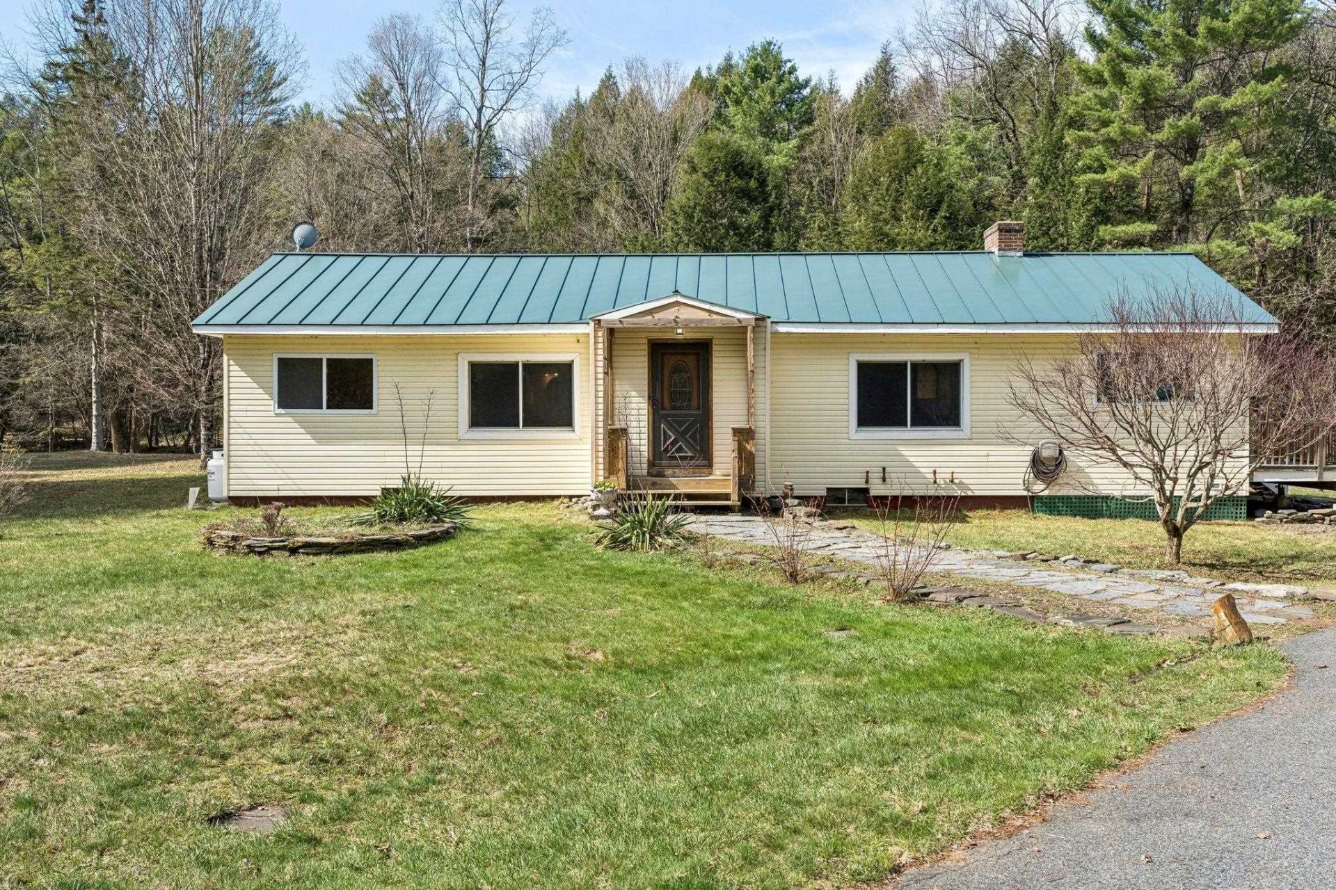 941 Willow Brook Road, Plainfield, NH 03781 Main Photo