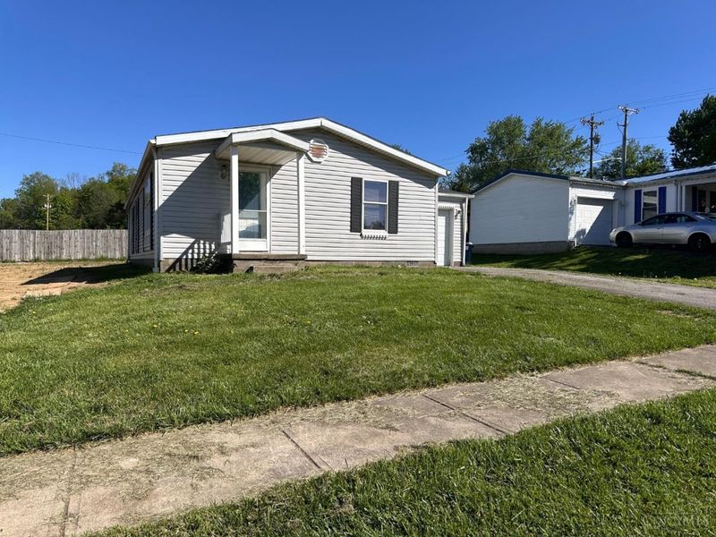 102 Maple Run Drive, Hillsboro, OH 45133 Photo 2