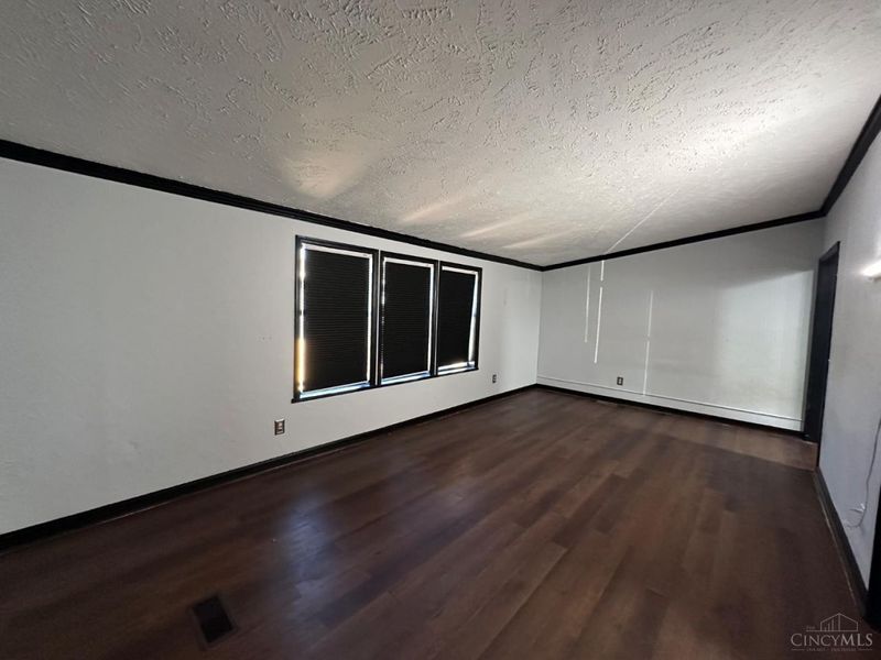 102 Maple Run Drive, Hillsboro, OH 45133 Photo 4