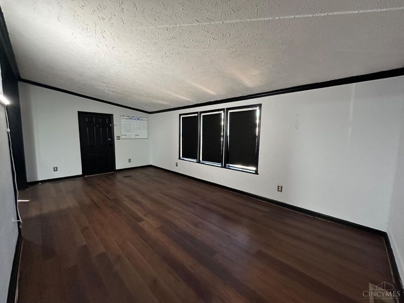 102 Maple Run Drive, Hillsboro, OH 45133 Photo 5