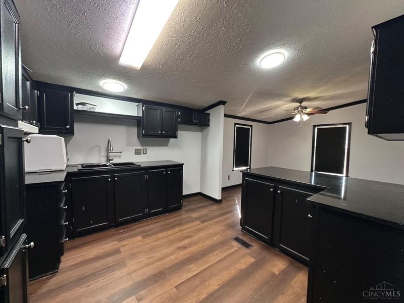 102 Maple Run Drive, Hillsboro, OH 45133 Photo 8