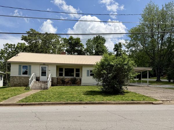 806 N Utah Street , West Plains, MO 65775