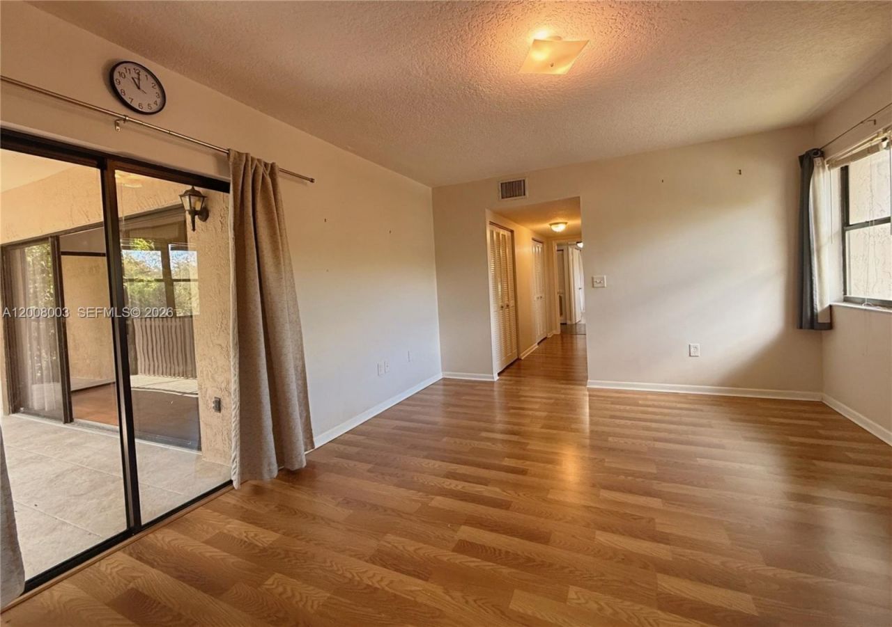 511 Ives Dairy Rd , Unit 301-6, Miami, FL 33179 Photo