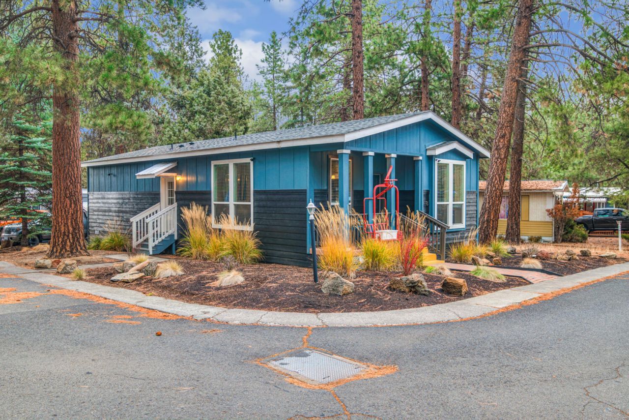 61040 S Queens Drive, Unit 18, Bend, OR 97702 Main Photo