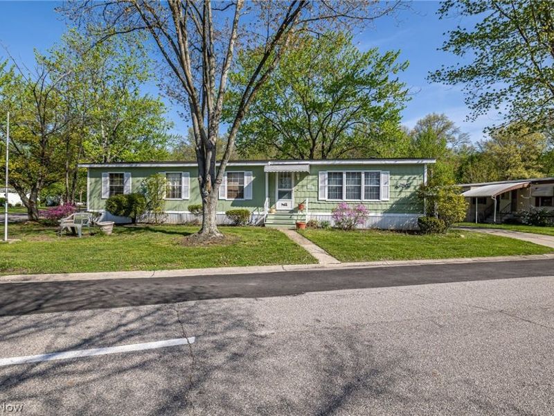 16 Grand Boulevard, Olmsted Township, OH 44138 Photo 2