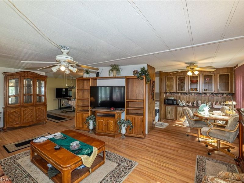 16 Grand Boulevard, Olmsted Township, OH 44138 Photo 3