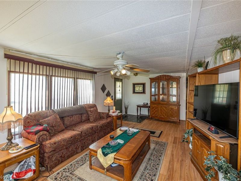 16 Grand Boulevard, Olmsted Township, OH 44138 Photo 4