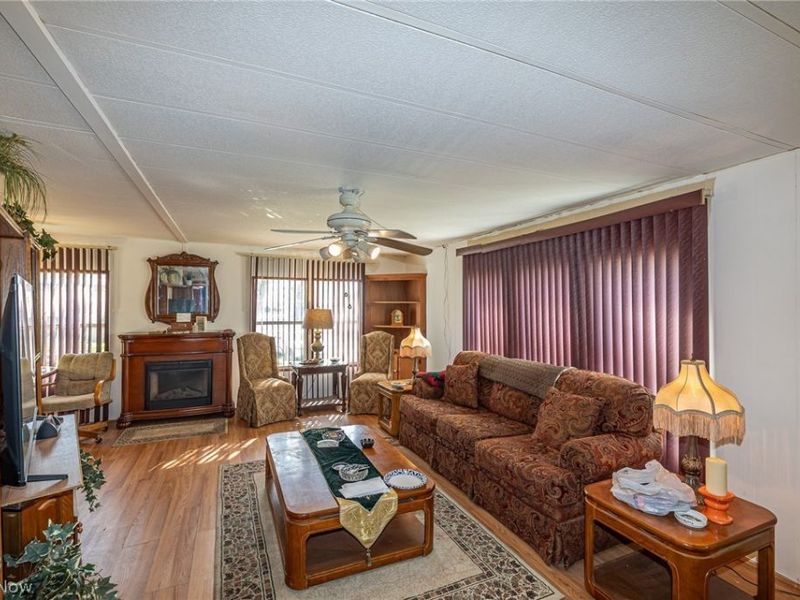 16 Grand Boulevard, Olmsted Township, OH 44138 Photo 6