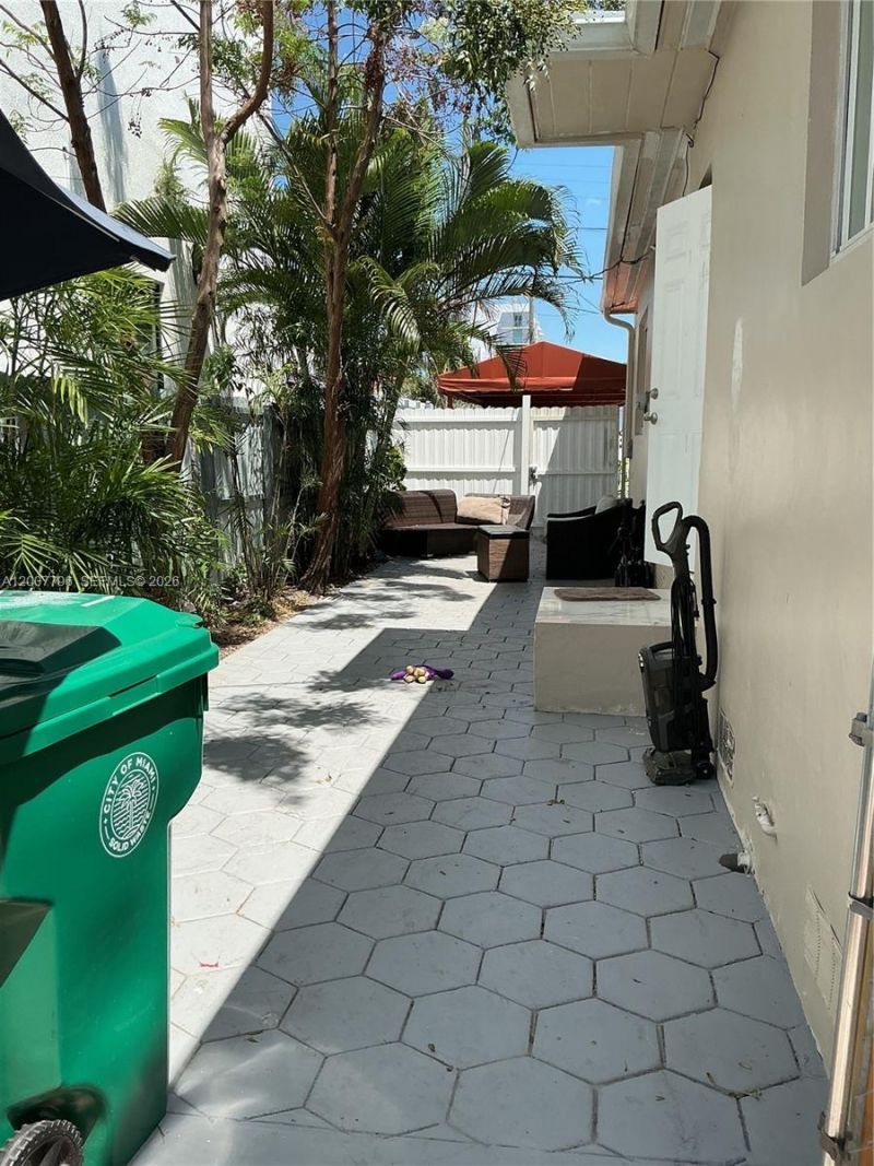 3630 SW 3rd St , Miami, FL 33135 Photo