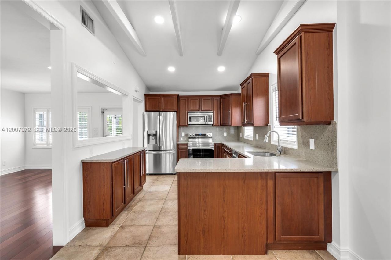 720 NE 17th Ter, Fort Lauderdale, FL 33304 Photo