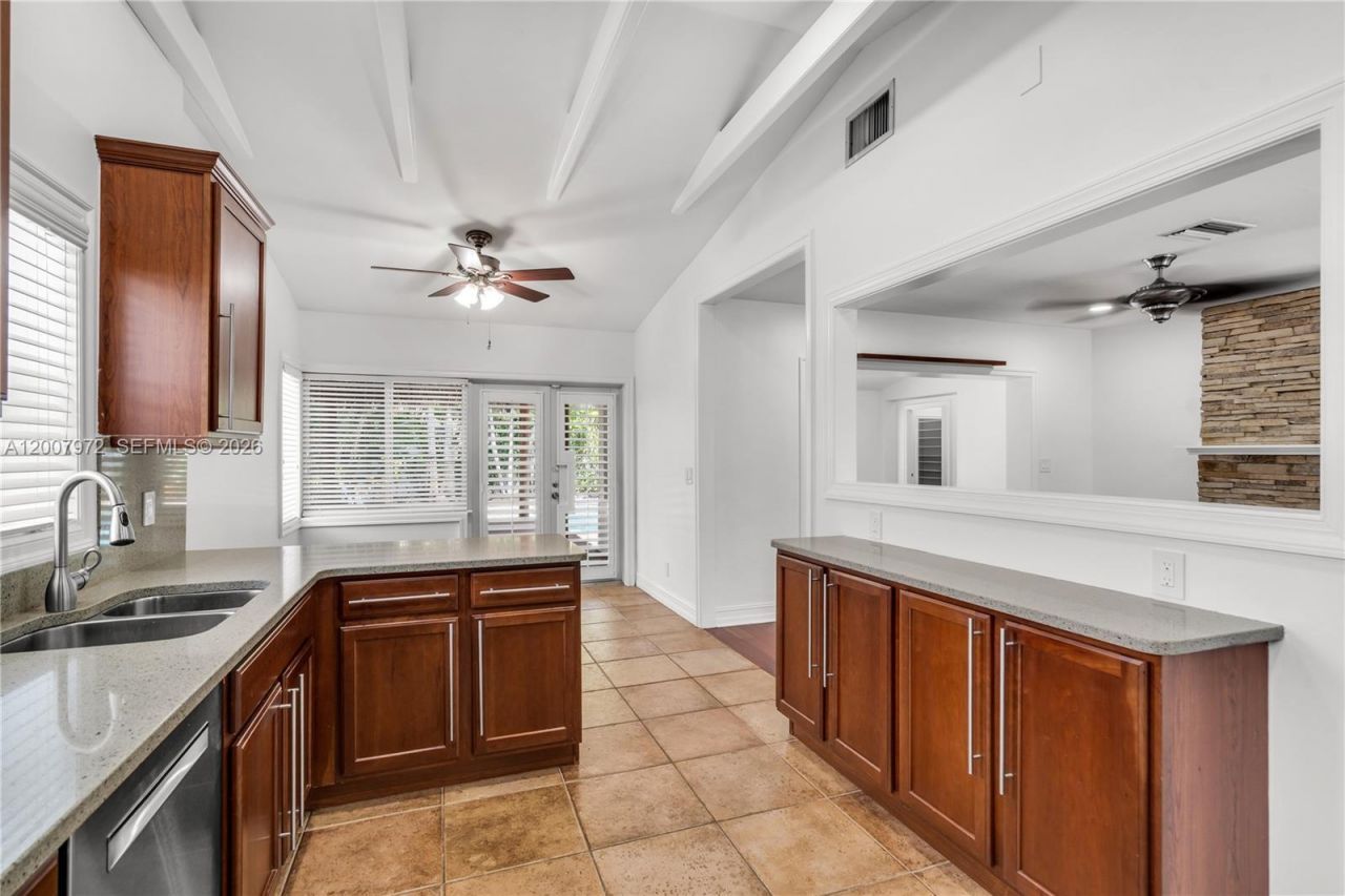 720 NE 17th Ter, Fort Lauderdale, FL 33304 Photo