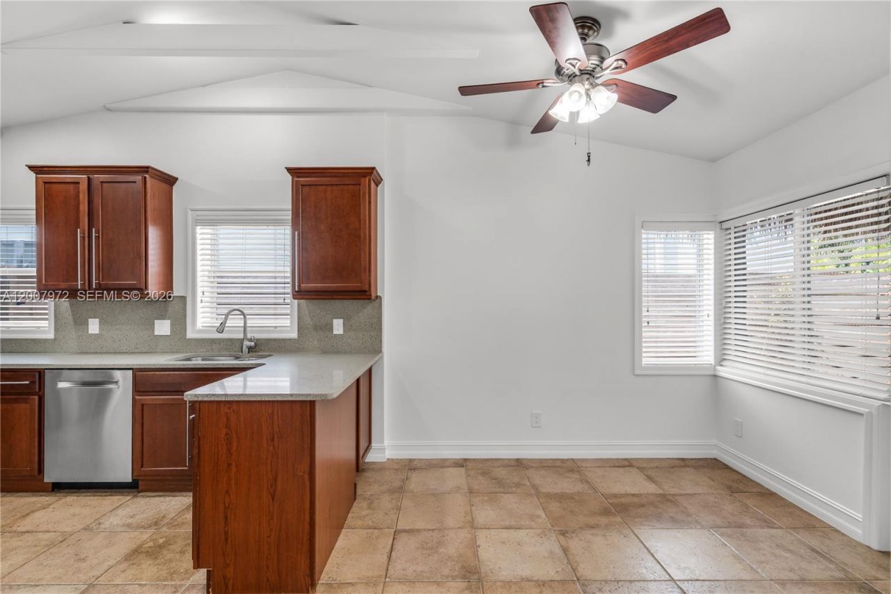 720 NE 17th Ter, Fort Lauderdale, FL 33304 Photo