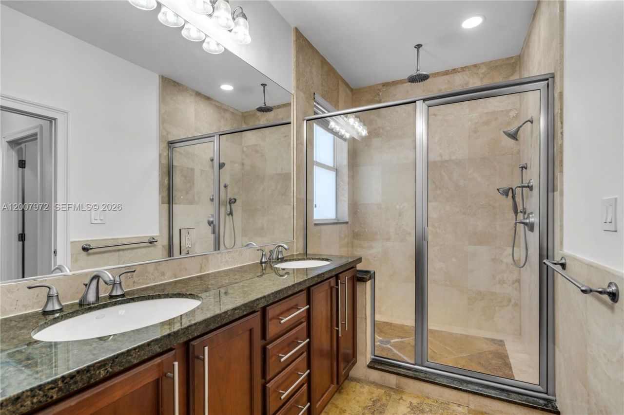 720 NE 17th Ter, Fort Lauderdale, FL 33304 Photo