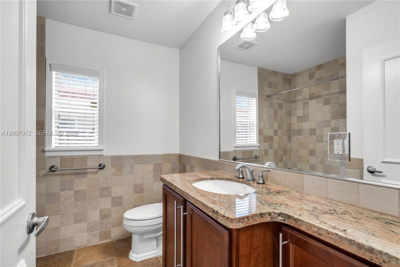 720 NE 17th Ter, Fort Lauderdale, FL 33304 Photo