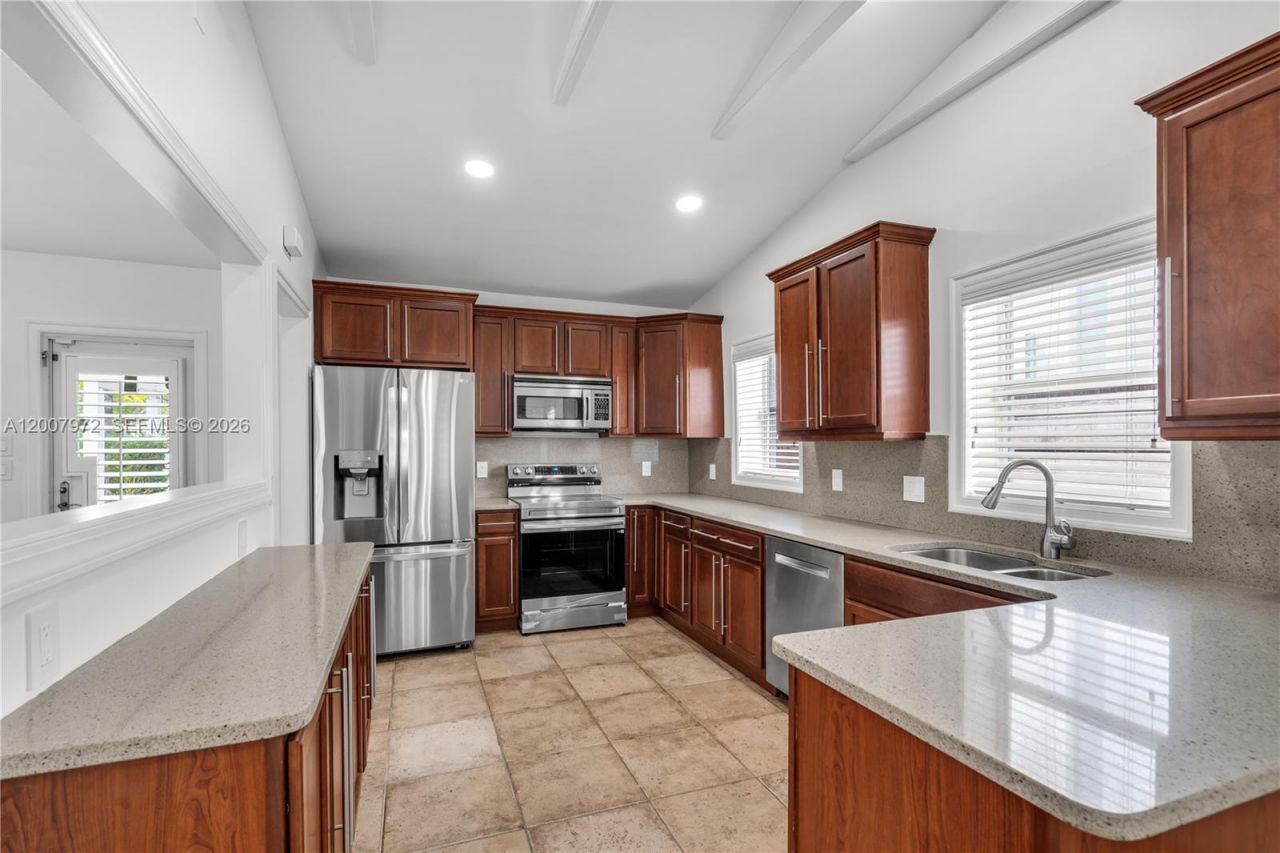 720 NE 17th Ter, Fort Lauderdale, FL 33304 Photo
