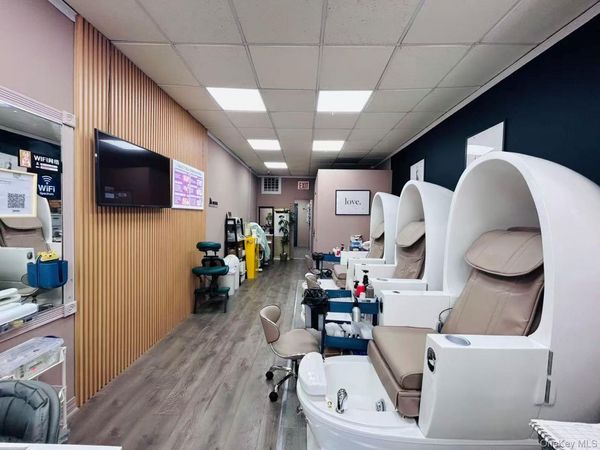 21021 horace harding , Bayside, NY 11364