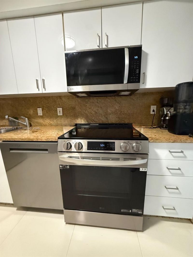 20505 E Country Club Dr , Unit 836, Aventura, FL 33180 Photo