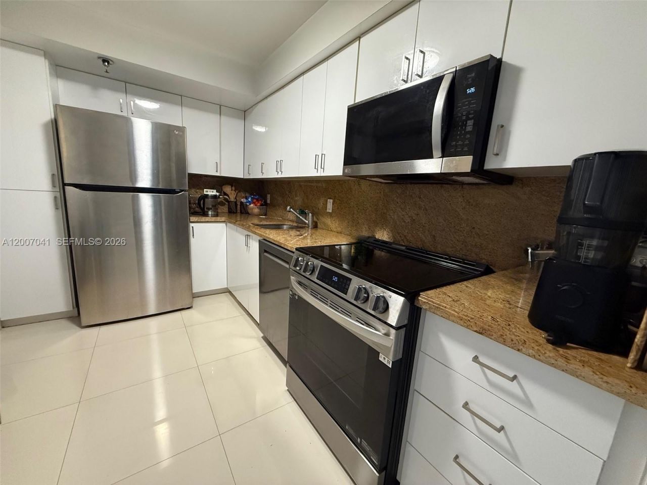 20505 E Country Club Dr , Unit 836, Aventura, FL 33180 Photo