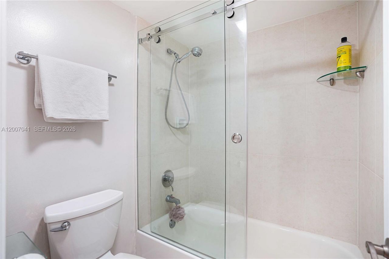 20505 E Country Club Dr , Unit 836, Aventura, FL 33180 Photo