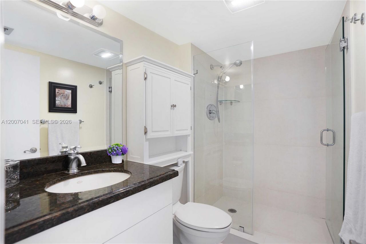 20505 E Country Club Dr , Unit 836, Aventura, FL 33180 Photo