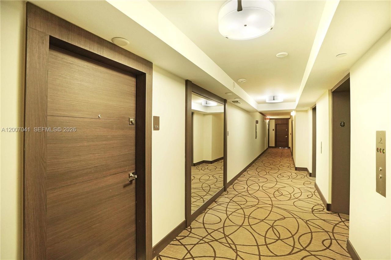 20505 E Country Club Dr , Unit 836, Aventura, FL 33180 Photo