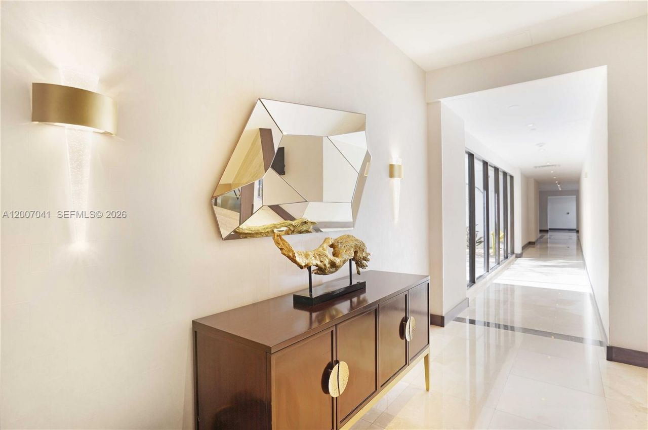 20505 E Country Club Dr , Unit 836, Aventura, FL 33180 Photo
