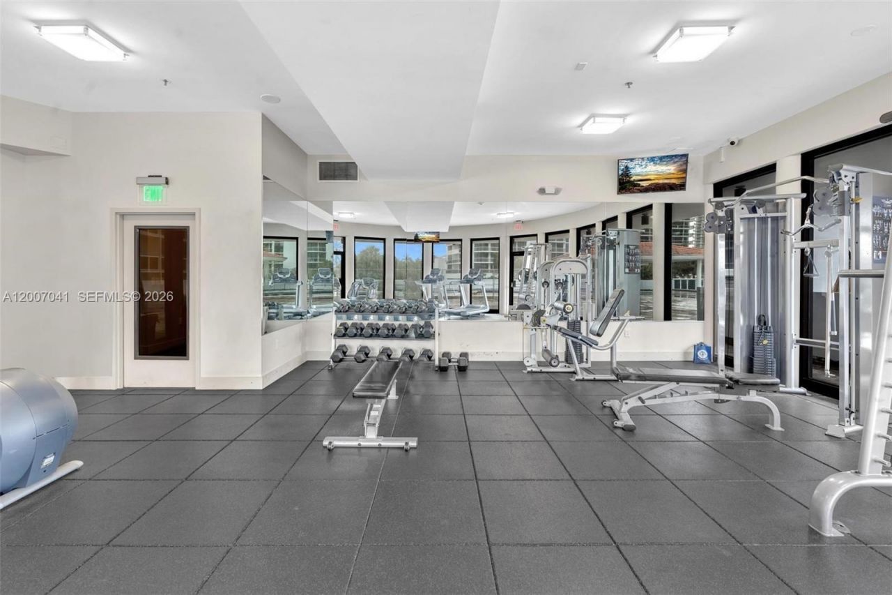 20505 E Country Club Dr , Unit 836, Aventura, FL 33180 Photo