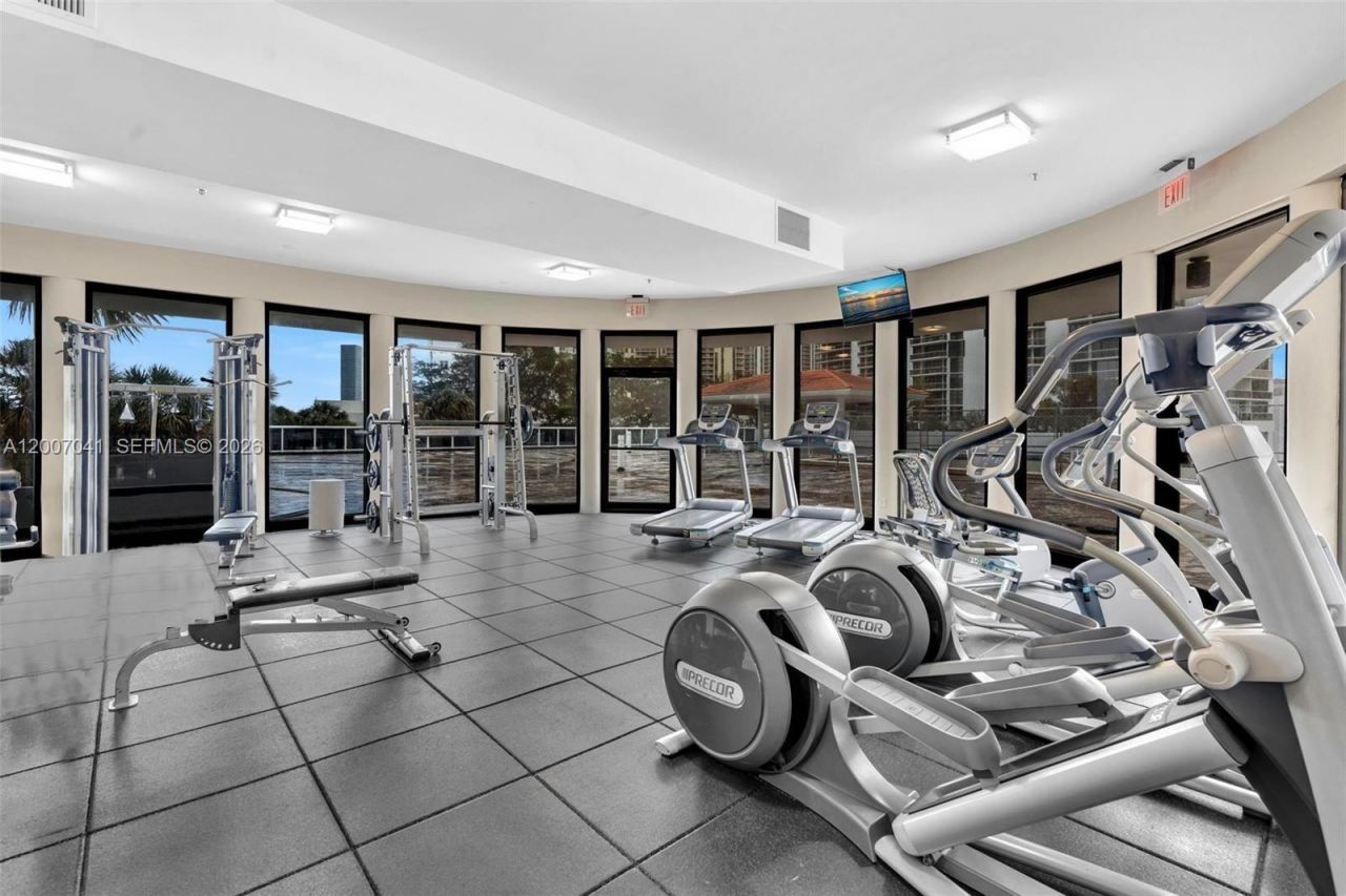 20505 E Country Club Dr , Unit 836, Aventura, FL 33180 Photo