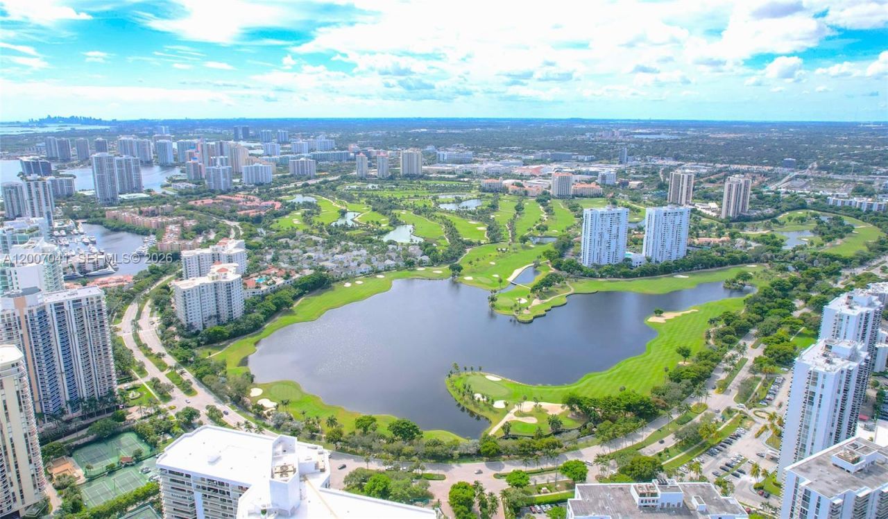20505 E Country Club Dr , Unit 836, Aventura, FL 33180 Photo