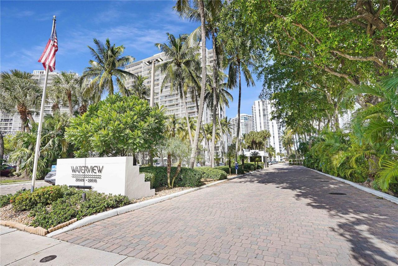 20505 E Country Club Dr , Unit 836, Aventura, FL 33180 Photo