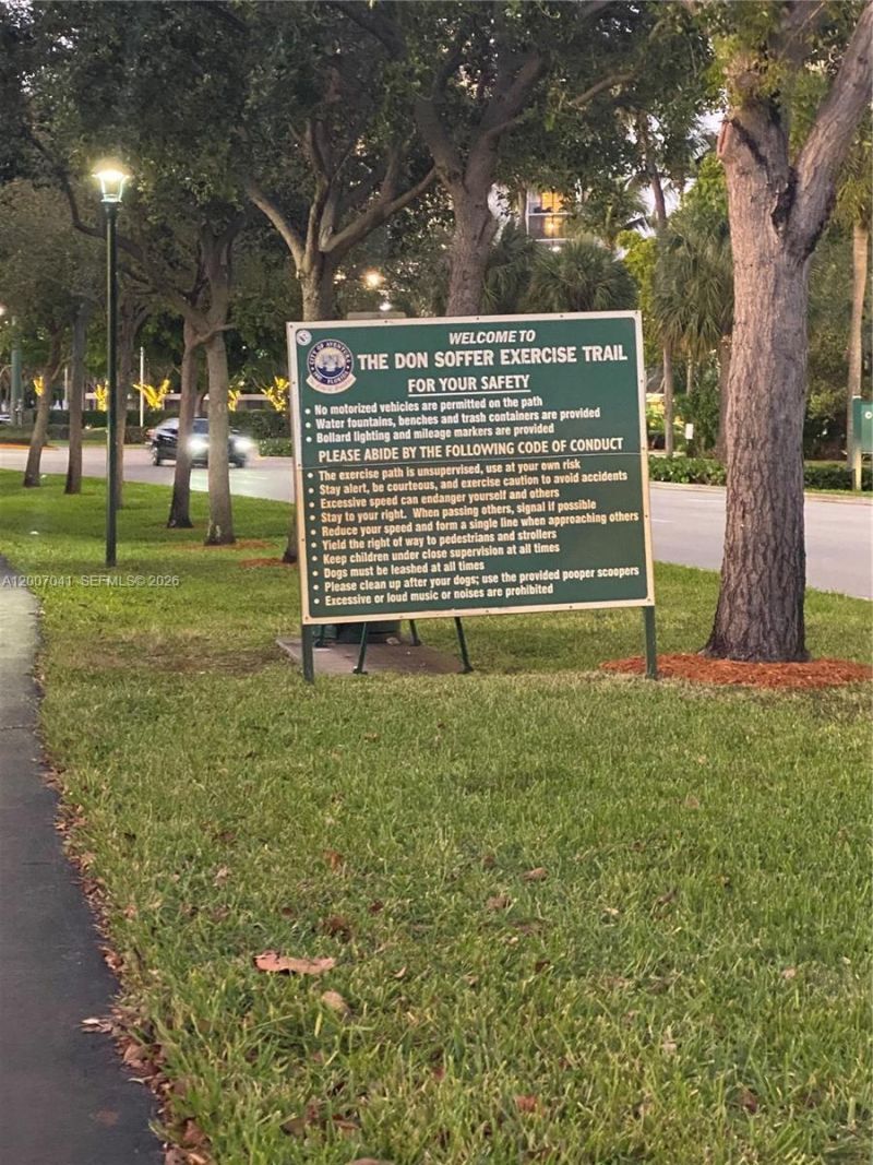 20505 E Country Club Dr , Unit 836, Aventura, FL 33180 Photo