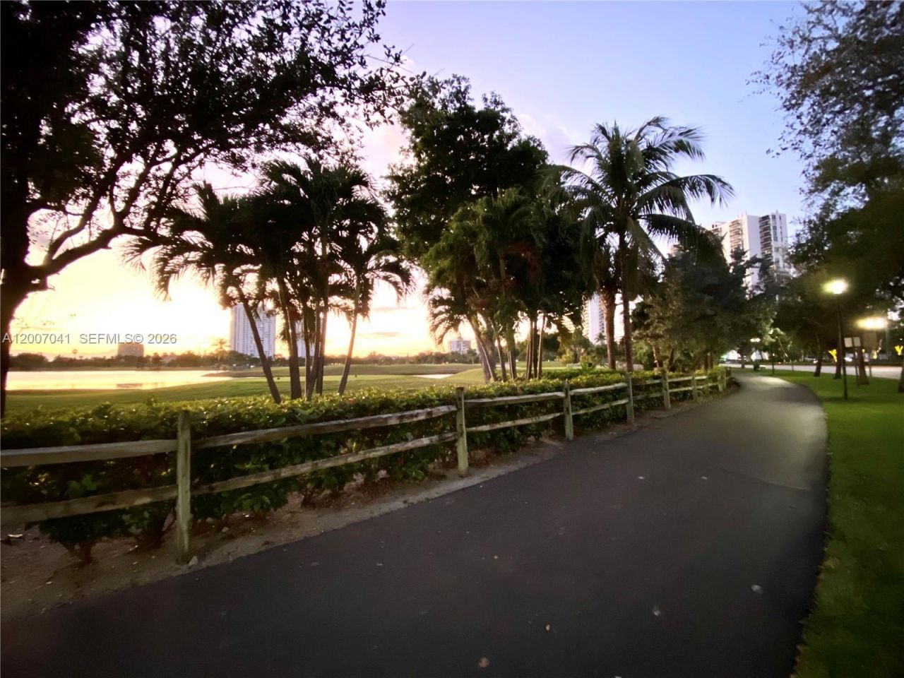 20505 E Country Club Dr , Unit 836, Aventura, FL 33180 Photo