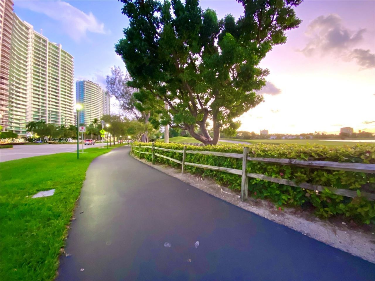 20505 E Country Club Dr , Unit 836, Aventura, FL 33180 Photo