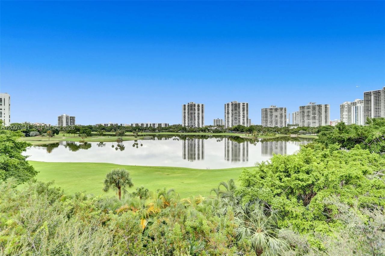 20505 E Country Club Dr , Unit 836, Aventura, FL 33180 Photo