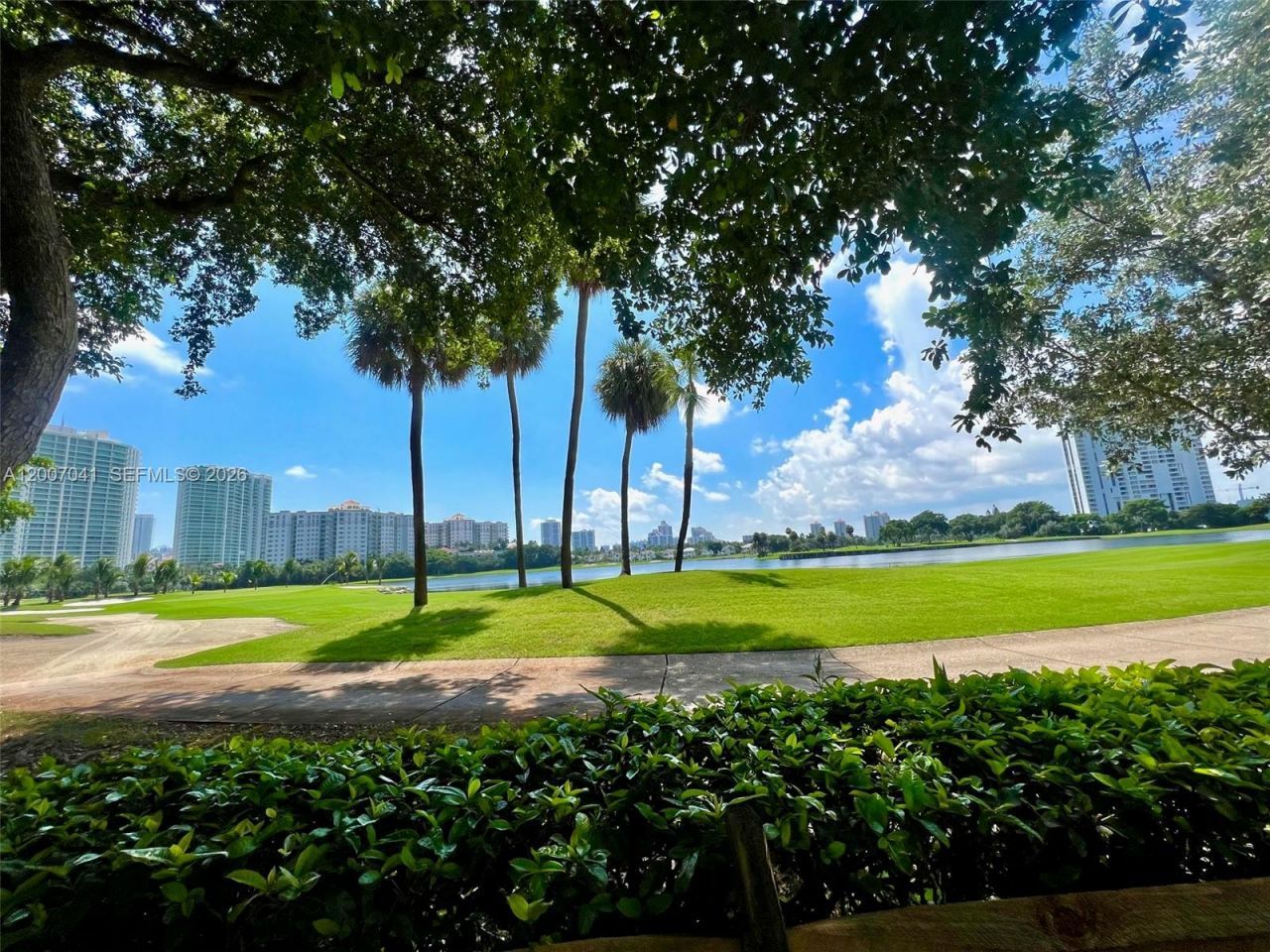 20505 E Country Club Dr , Unit 836, Aventura, FL 33180 Photo