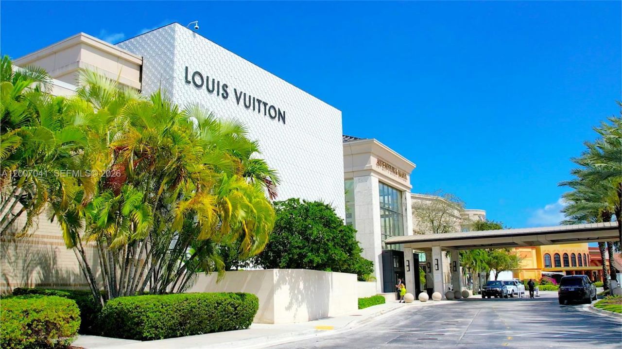 20505 E Country Club Dr , Unit 836, Aventura, FL 33180 Photo