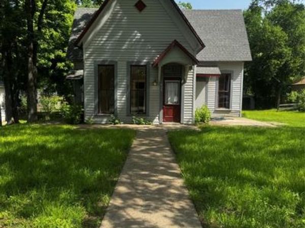 408 W Bridge Street , Weatherford, TX 76086