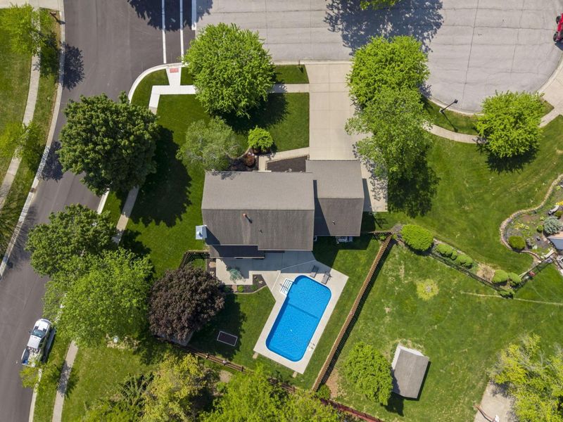 2458 Hickorybend Court, Grove City, OH 43123 Photo 2