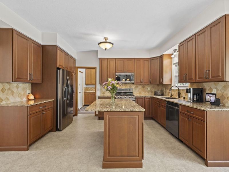2458 Hickorybend Court, Grove City, OH 43123 Photo 9