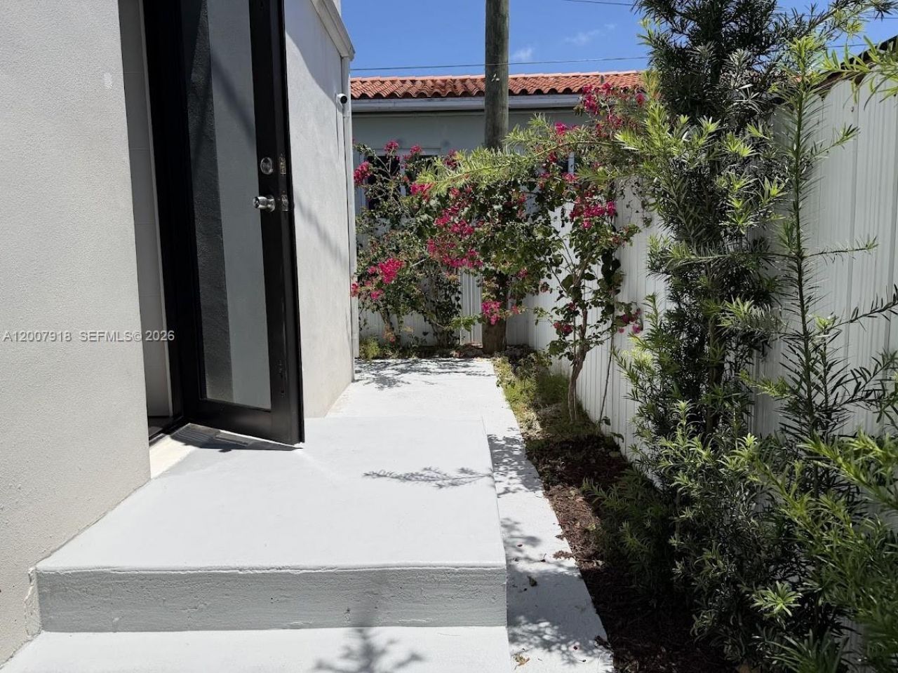 2272 SW 13th St , Miami, FL 33145 Photo