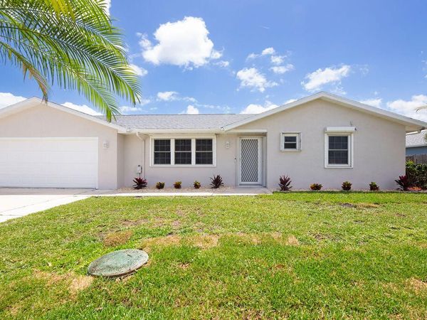 2592 SE Grand Drive, Port St. Lucie, FL 34952